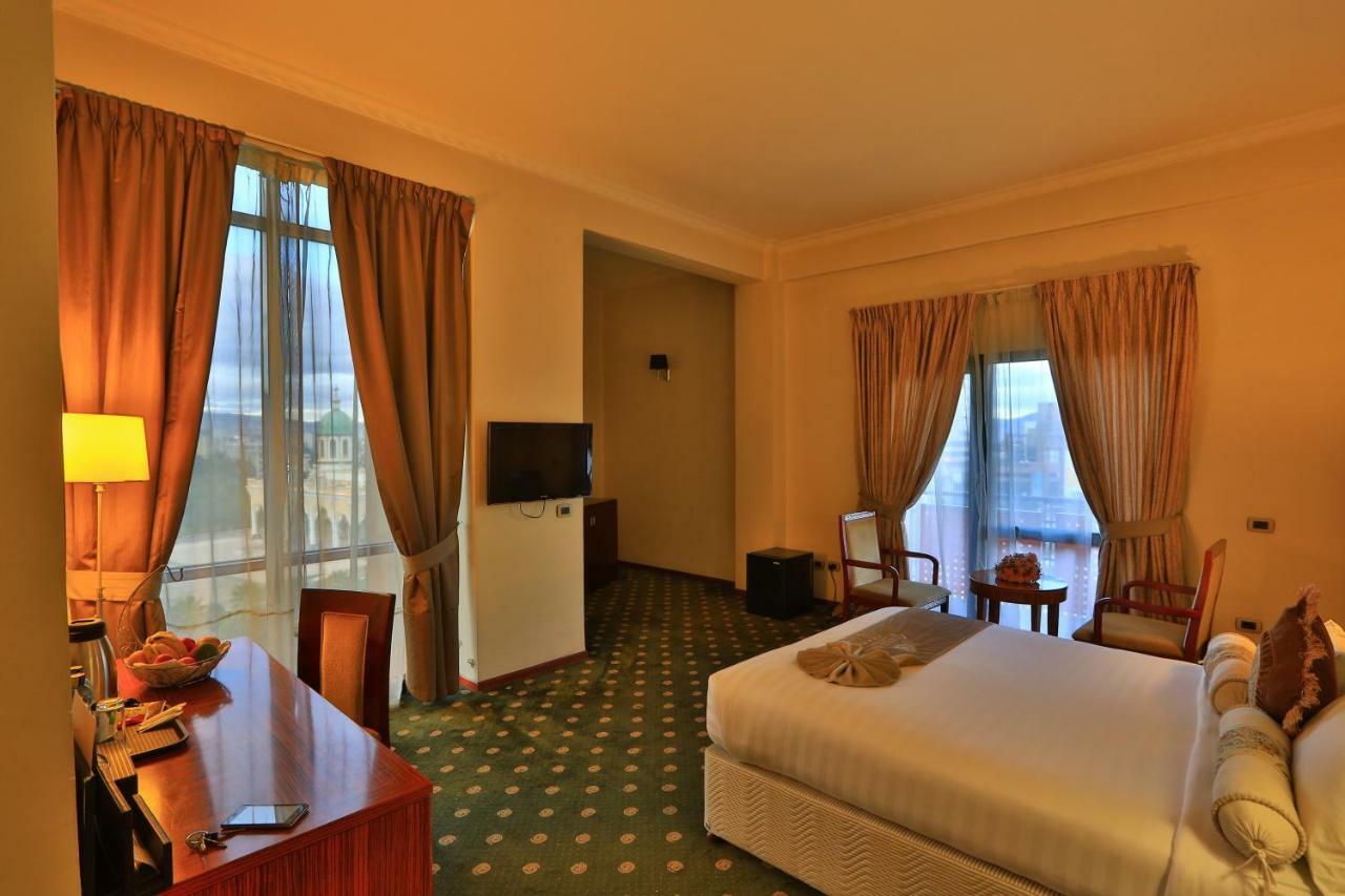 Kenenisa Hotel Addis Abeba Exterior foto