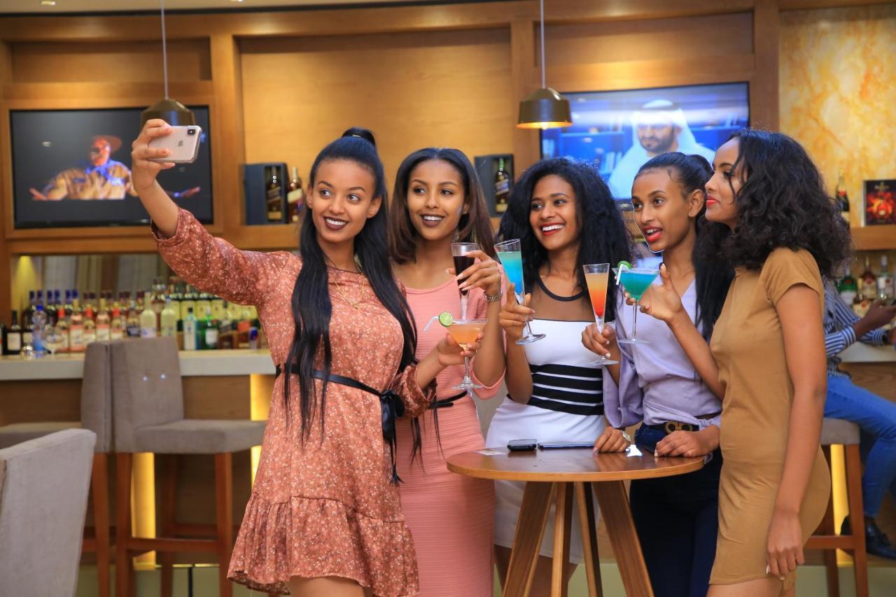 Kenenisa Hotel Addis Abeba Exterior foto